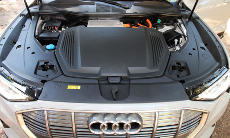 Audi-E-Tron-55-caroto-test-drive-2019-30