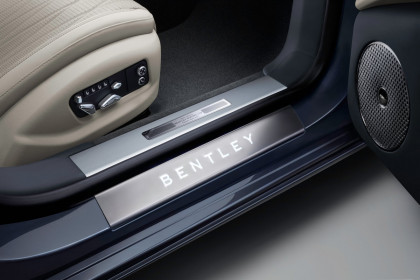 Bentley-Flying-Spur-2019-13