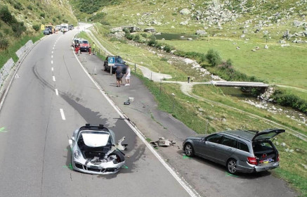 bugatti-chiron-and-porsche-911-crash-in-switzerland-3