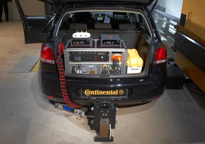 measurement-equipment-of-a-test-car-in-the-new-automated-indoor-braking-analyzer