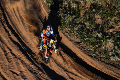 Matthias Walkner on his KTM of the Red Bull KTM Factory Team navigating in the sand during stage 13 of the Dakar Rally, between San Juan and Cordoba, Argentina, on January 19, 2018. // Eric Vargiolu / DPPI / Red Bull Content Pool // P-20180120-00004 // Usage for editorial use only // Please go to www.redbullcontentpool.com for further information. //