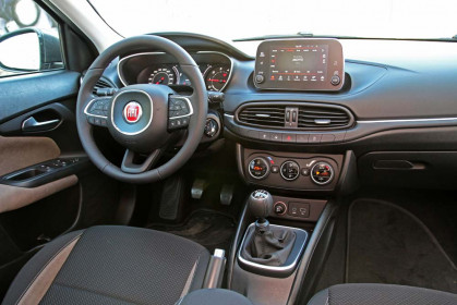 Fiat Tipo Hatchback MJT caroto test drive 2017 (18)