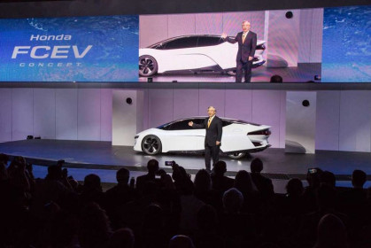 Tetsuo Iwamura, President and CEO, American Honda Motor Co., Inc. introduces the Honda FCEV Concept at the 2013 Los Angeles Auto Show, November 20, 2013