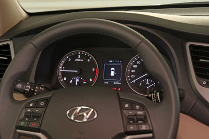Hyundai Tucson Diesel CRDi caroto test drive 2017 (9)