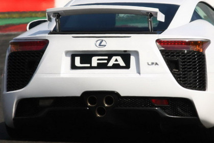 2012-Lexus-LFA-18_resize.jpg
