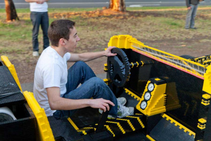 life-size-lego-car-powered-by-air-2