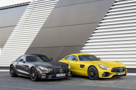 Mercedes-AMG GT C Edition 50, graphitgrau magno; Mercedes-AMG GT S, solarbeam ;Kraftstoffverbrauch kombiniert: 11,3 l/100 km, CO2-Emissionen kombiniert: 257 g/km; Kraftstoffverbrauch kombiniert: 9,4 l/100 km, CO2-Emissionen kombiniert: 219 g/km Mercedes-AMG GT C Edition 50, graphite grey magno; Mercedes-AMG GT S, solarbeam; Fuel consumption combined: 11.3 l/100 km; Combined CO2 emissions: 257 g/km; Fuel consumption combined: 9.4 l/100 km; Combined CO2 emissions: 219 g/km