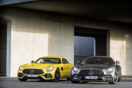 Mercedes-AMG GT S, solarbeam; Mercedes-AMG GT C Edition 50, graphitgrau magno ;Kraftstoffverbrauch kombiniert: 9,4 l/100 km, CO2-Emissionen kombiniert: 219 g/km; Kraftstoffverbrauch kombiniert: 11,3 l/100 km, CO2-Emissionen kombiniert: 257 g/kmMercedes-AMG GT S, solarbeam; Mercedes-AMG GT C Edition 50, graphite grey magno; Fuel consumption combined: 9.4 l/100 km; Combined CO2 emissions: 219 g/km; Fuel consumption combined: 11.3 l/100 km; Combined CO2 emissions: 257 g/km