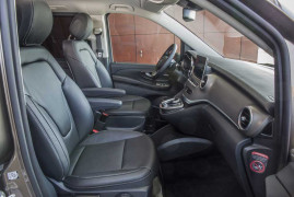 Fahrvorstellung Sylt 2014. Die neue Mercedes-Benz V-Klasse – V 250 BlueTEC, Exterieur, indiumgrau metallic, Interieur, Leder Lugano schwarz, Zierelemente Wellenoptik, anthrazit, matt. The new Mercedes-Benz V-Class – V 250 BlueTEC, Exterior, indium grey metallic. The new Mercedes-Benz V-Class – Interior, black Lugano leather, matt anthracite wave-look trim