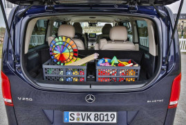 Fahrvorstellung Sylt 2014; Die neue Mercedes-Benz V-Klasse – V 250 BlueTEC, AVANTGARDE, Exterieur, cavansitblau metallic, The new Mercedes-Benz V-Class – V 250 BlueTEC, Exterior, cavansite blue metallic, AVANTGARDE, The new Mercedes-Benz V-Class – Interior, silk beige nappa leather, high-gloss dark anthracite wood-look ebony trim
