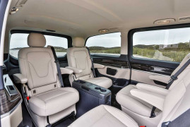 Fahrvorstellung Sylt 2014; Die neue Mercedes-Benz V-Klasse – V 250 BlueTEC, AVANTGARDE, Exterieur, cavansitblau metallic, The new Mercedes-Benz V-Class – V 250 BlueTEC, Exterior, cavansite blue metallic, AVANTGARDE, The new Mercedes-Benz V-Class – Interior, silk beige nappa leather, high-gloss dark anthracite wood-look ebony trim