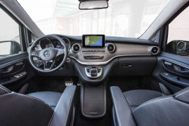 Fahrvorstellung Sylt 2014. Die neue Mercedes-Benz V-Klasse – V 250 BlueTEC, Exterieur, indiumgrau metallic, Interieur, Leder Lugano schwarz, Zierelemente Wellenoptik, anthrazit, matt. The new Mercedes-Benz V-Class – V 250 BlueTEC, Exterior, indium grey metallic. The new Mercedes-Benz V-Class – Interior, black Lugano leather, matt anthracite wave-look trim