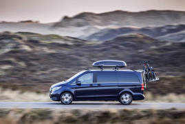 Fahrvorstellung Sylt 2014; Die neue Mercedes-Benz V-Klasse – V 250 BlueTEC, AVANTGARDE, Exterieur, cavansitblau metallic, The new Mercedes-Benz V-Class – V 250 BlueTEC, Exterior, cavansite blue metallic, AVANTGARDE, The new Mercedes-Benz V-Class – Interior, silk beige nappa leather, high-gloss dark anthracite wood-look ebony trim