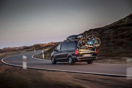 Fahrvorstellung Sylt 2014; Die neue Mercedes-Benz V-Klasse – V 250 BlueTEC, AVANTGARDE, Exterieur, cavansitblau metallic, The new Mercedes-Benz V-Class – V 250 BlueTEC, Exterior, cavansite blue metallic, AVANTGARDE, The new Mercedes-Benz V-Class – Interior, silk beige nappa leather, high-gloss dark anthracite wood-look ebony trim