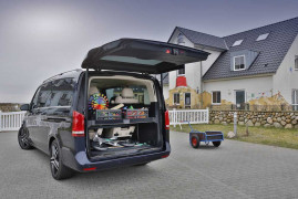 Fahrvorstellung Sylt 2014; Die neue Mercedes-Benz V-Klasse – V 250 BlueTEC, AVANTGARDE, Exterieur, cavansitblau metallic, The new Mercedes-Benz V-Class – V 250 BlueTEC, Exterior, cavansite blue metallic, AVANTGARDE, The new Mercedes-Benz V-Class – Interior, silk beige nappa leather, high-gloss dark anthracite wood-look ebony trim