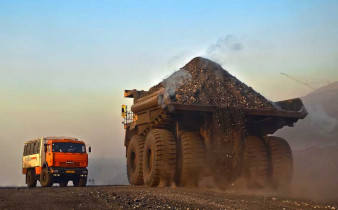 belaz-75600-biggest-truck-in-the-former-ussr-1