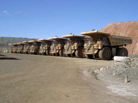caterpilar-mining-trucks-the-biggest-in-the-world-10