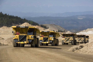 caterpilar-mining-trucks-the-biggest-in-the-world-2