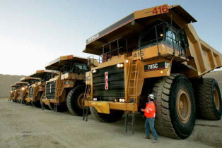 caterpilar-mining-trucks-the-biggest-in-the-world-3