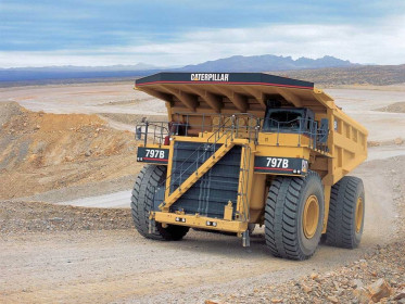 caterpilar-mining-trucks-the-biggest-in-the-world-7