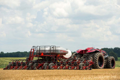 new-holland-t8-nhdrive-and-case-ih-magnum-autonomous-concept-tractor-15