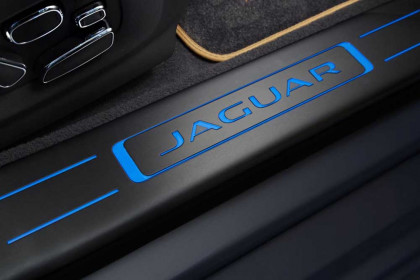 2014-jaguar-xj-revealed-5
