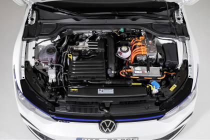 2020-VW-Golf-GTE-04