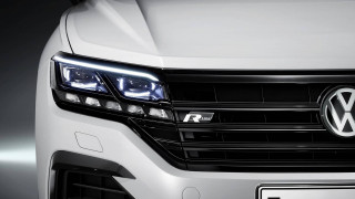 VOLKSWAGEN TOUAREG
White R-Line