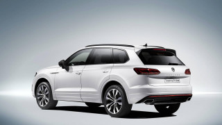 VOLKSWAGEN TOUAREG
White R-Line