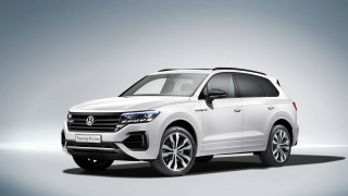 VOLKSWAGEN TOUAREG
White R-Line