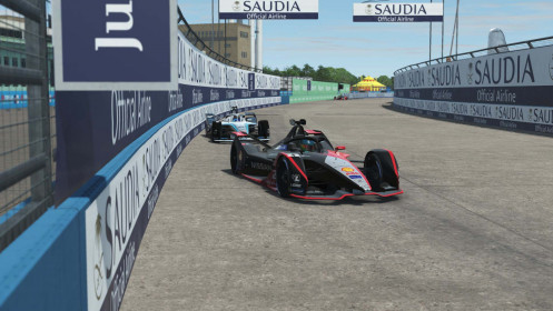 Nissan-Formula-E-R5-Oliver-Rowland-takes-the-lead-in-Berlin