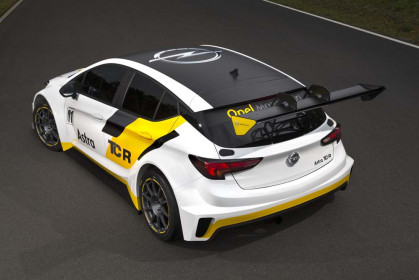 2016-opel-astra-tcr-2