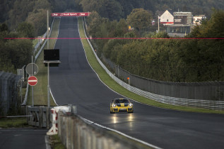 Porsche 911 GT2 RS breaks Nurburgring rear-drive record (1)