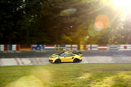 Porsche 911 GT2 RS breaks Nurburgring rear-drive record (4)