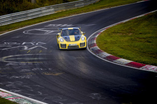 Porsche 911 GT2 RS breaks Nurburgring rear-drive record (5)