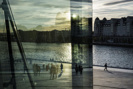 NORWAY. 2016. Oslo.
People on the roof of the Oslo opera, designed by SnÎÎhetta architects.