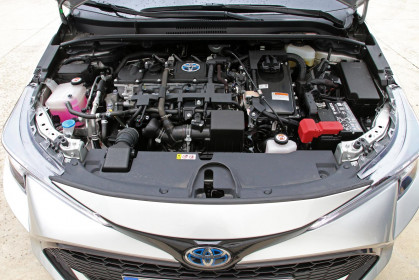 Toyota-Corolla-Hybrid-caroto-test-drive-2019-16