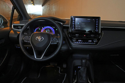 Toyota-Corolla-Hybrid-caroto-test-drive-2019-29