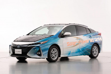toyota-prius-phv-demo-car-with-solar-panels-1