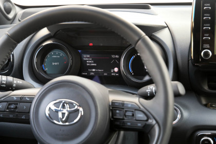 Toyota-Yaris-1.5-Petrol-caroto-test-drive-2020-8