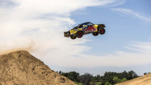 trophy-truck-record-jump-8