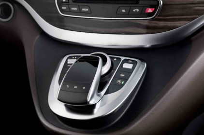 The new Mercedes-Benz V-Class âÃÃ¬ Interior, Cockpit, Controller, Touchpad, TecDays 2013