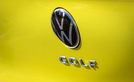 Volkswagen-Golf-caroto-test-drive-2020-13