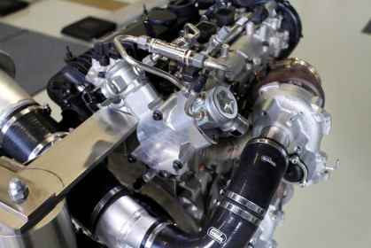 volvo-unveils-450-bhp-four-cylinder-engine-1
