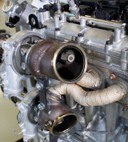 volvo-unveils-450-bhp-four-cylinder-engine-4