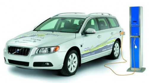volvo-vattenhall-phev-and-charger.jpg