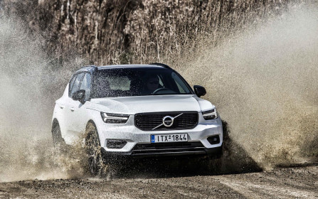 Volvo XC40 D4 and T5 caroto test drive 2018 (11)