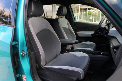 Seat-Leon-1.5-TSI-vs-VW-ID.3-1st-Edition-3