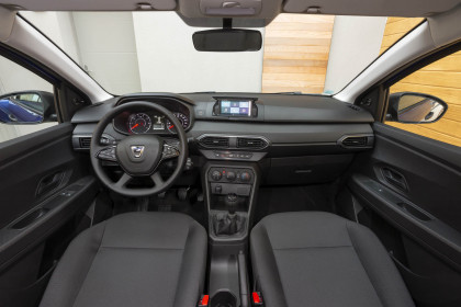 2020 - New Dacia SANDERO tests drive (2)
