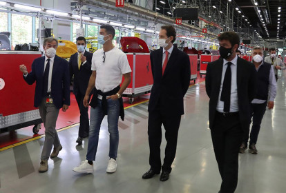 ronaldos-trip-to-ferrari-to-pick-up-the-monza-sp2-is-causing-serious-friction-161324_1